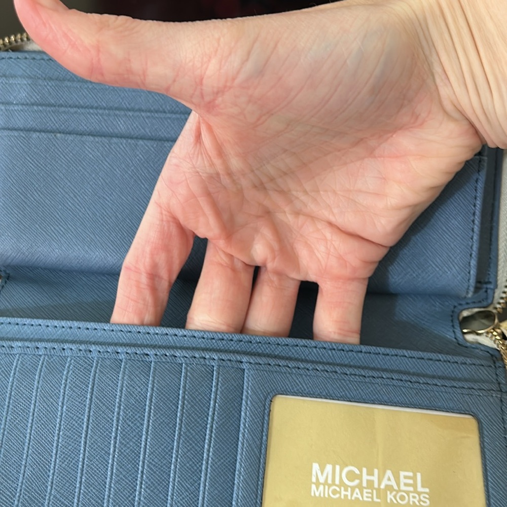 MICHAEL Michael Kors Illustrations Fly Away Travel Continental Wallet - Picture 15 of 16